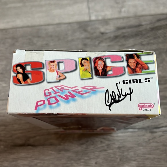 Rare 1997 Galoob Spice Girls doll - Geri Halliwell/Ginger Spice - Picture 5 of 7